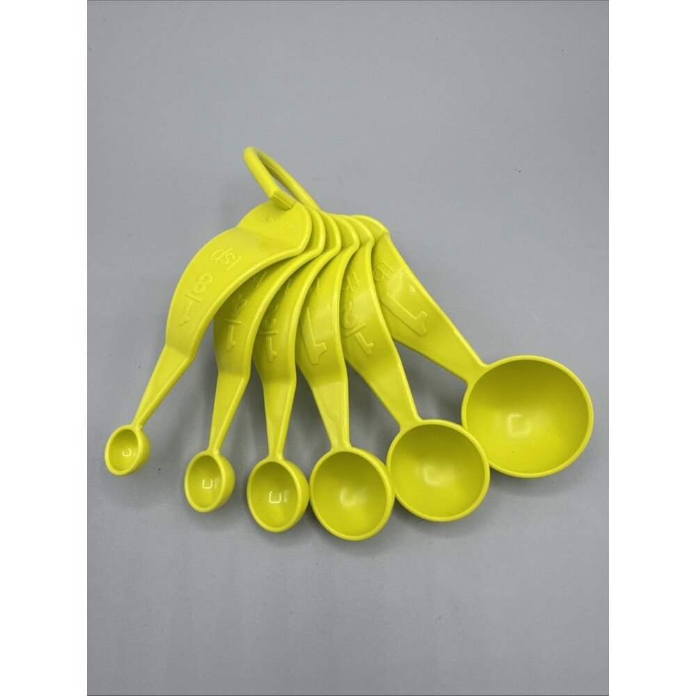 Tupperware Margarita Lime D ring embossed measuring spoon set.